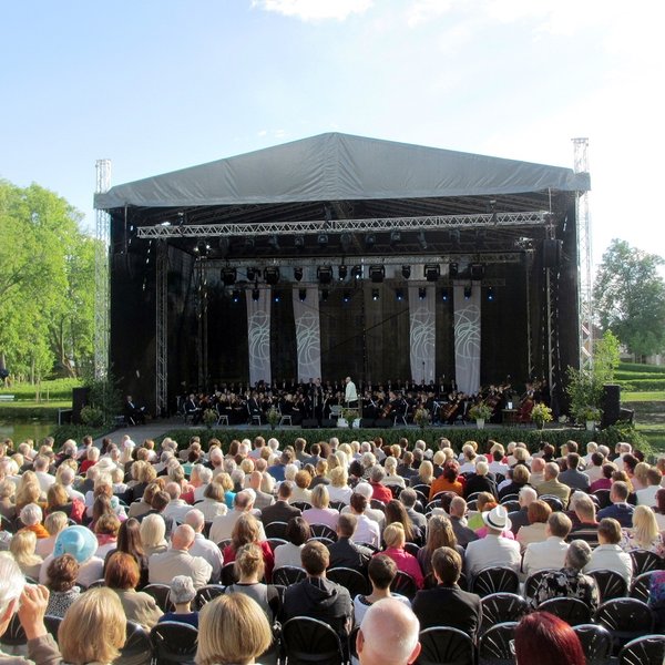 Precio de fábrica, armadura de techo personalizada de aluminio con sistema de elevación, escenario al aire libre de fácil instalación para eventos de concierto