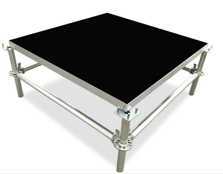 El contexto de la boda del concierto al aire libre enmarca la plataforma de la etapa para el funcionamiento de la música