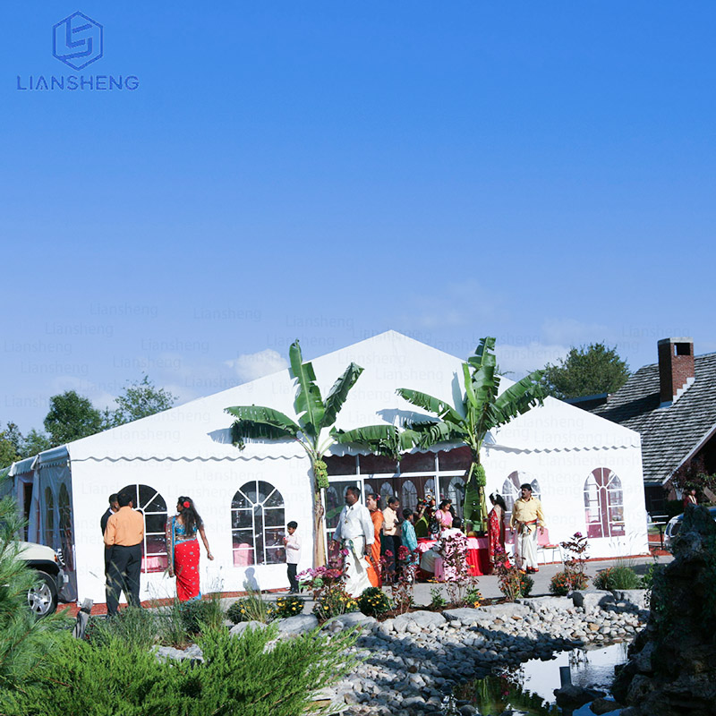 Tienda transparente romántica de la carpa de la boda con las mesas y las sillas 200 personas