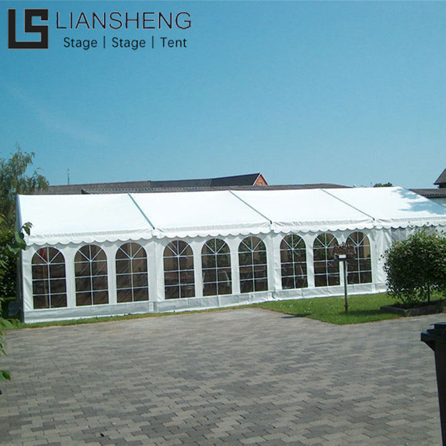 Carpa personalizada para eventos de boda (20m×30m) — Un espacio romántico exclusivo para salvaguardar tu boda perfecta.