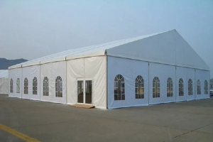 Cómo las carpas de aluminio para almacén están revolucionando la industria del almacenamiento y la distribución