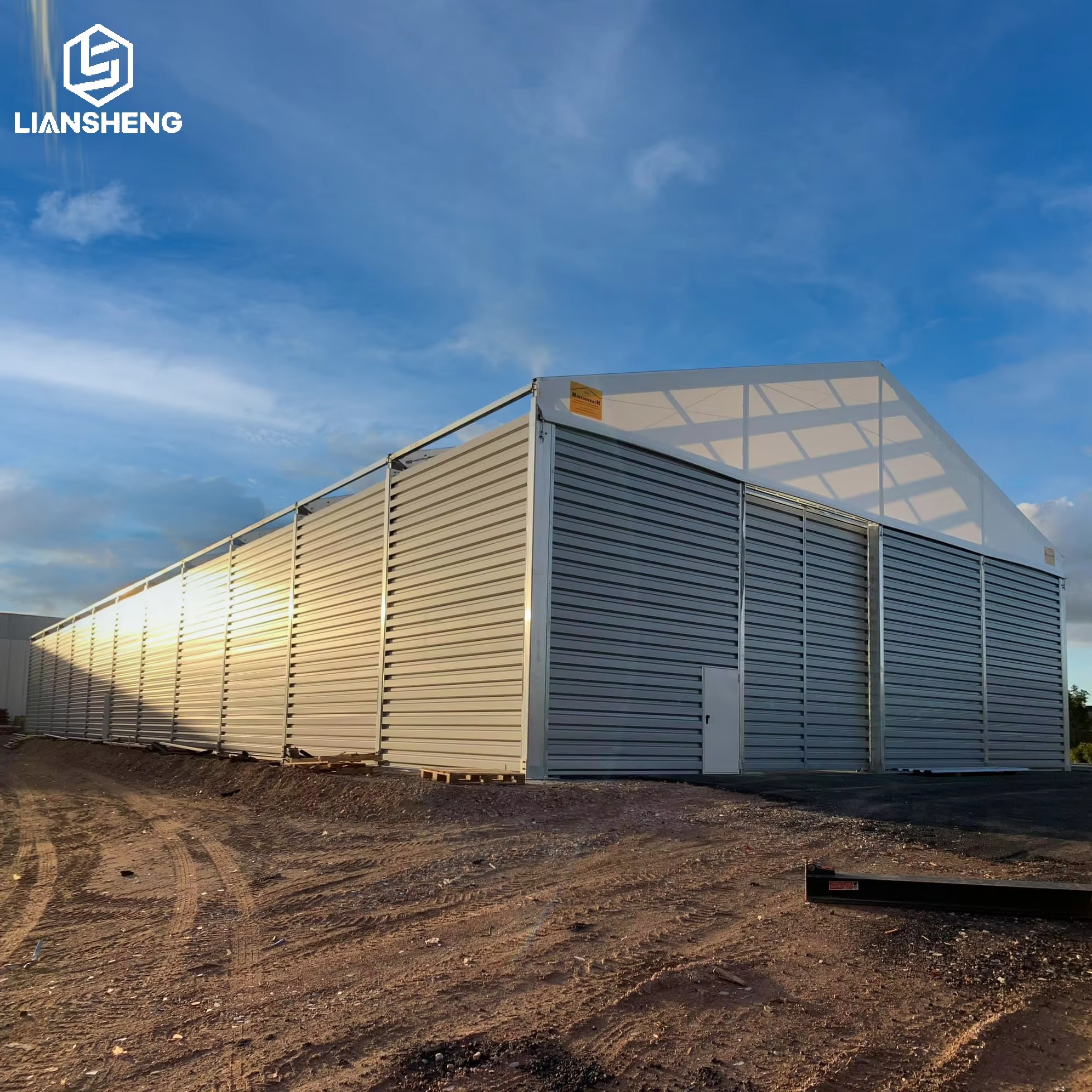 Precio de venta completo de fábrica barato de gran envergadura almacén industrial resistente tienda de almacenamiento con estructura de marco de aluminio de tela de PVC