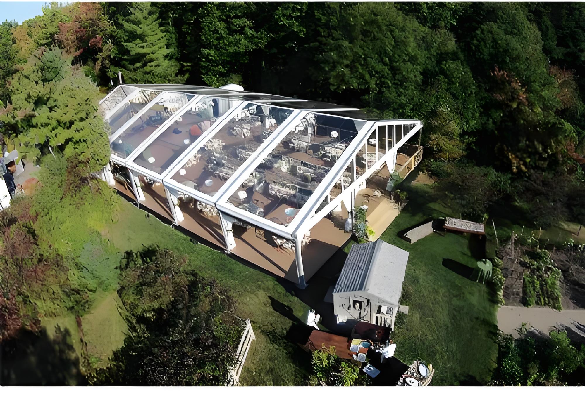 Carpa duradera con estructura en A y postes de aluminio con paredes laterales de vidrio de PVC para aplicaciones industriales y de eventos