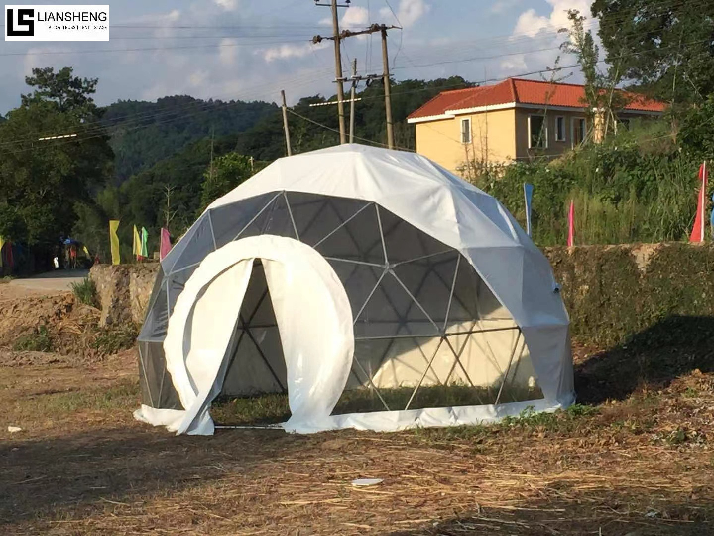 Adquisición integral de carpas y accesorios para escenarios de armadura