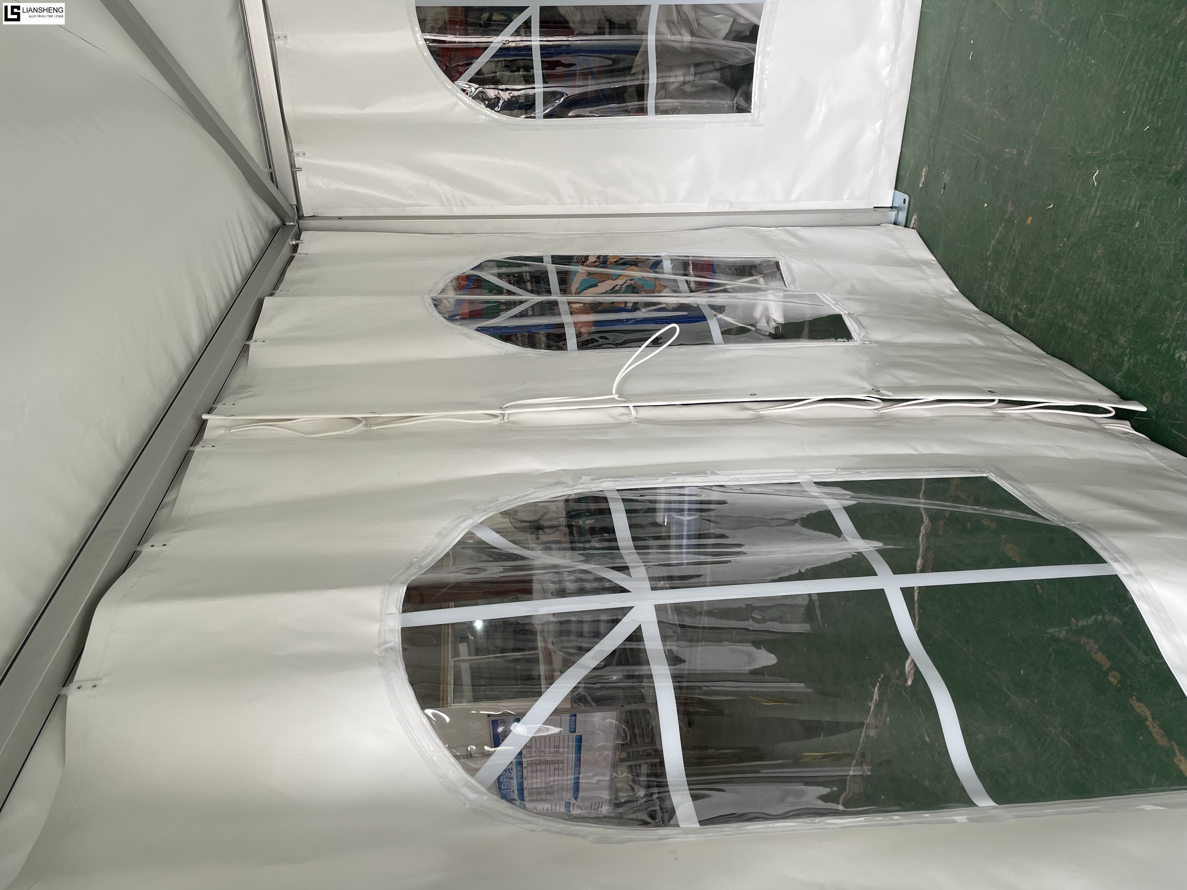 Carpa pagoda con estructura de hierro cuadrada asequible: refugio para eventos resistente y económico
