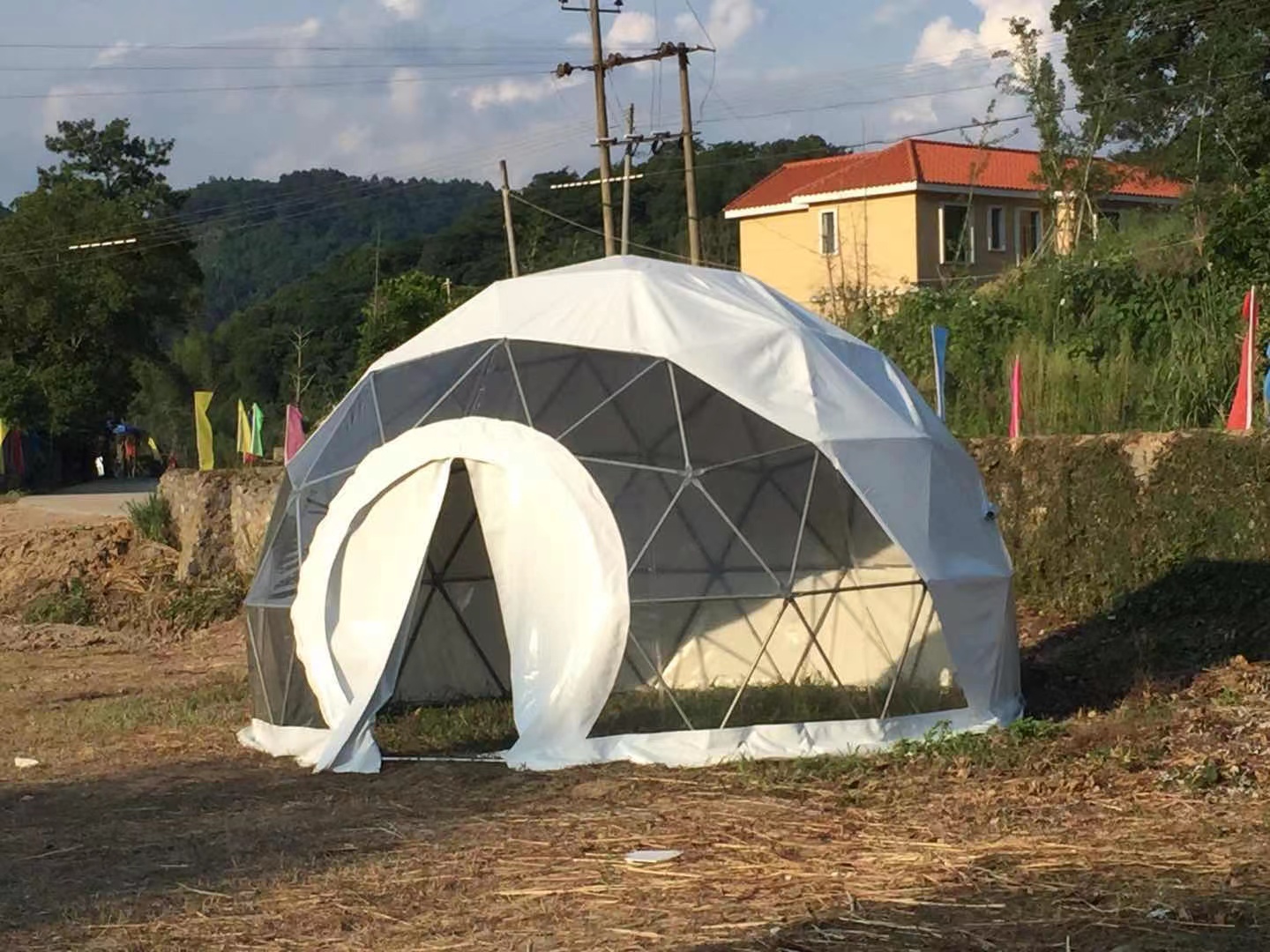 Carpas Domo Geodésicas para Eventos Modernos y Espacios de Lujo