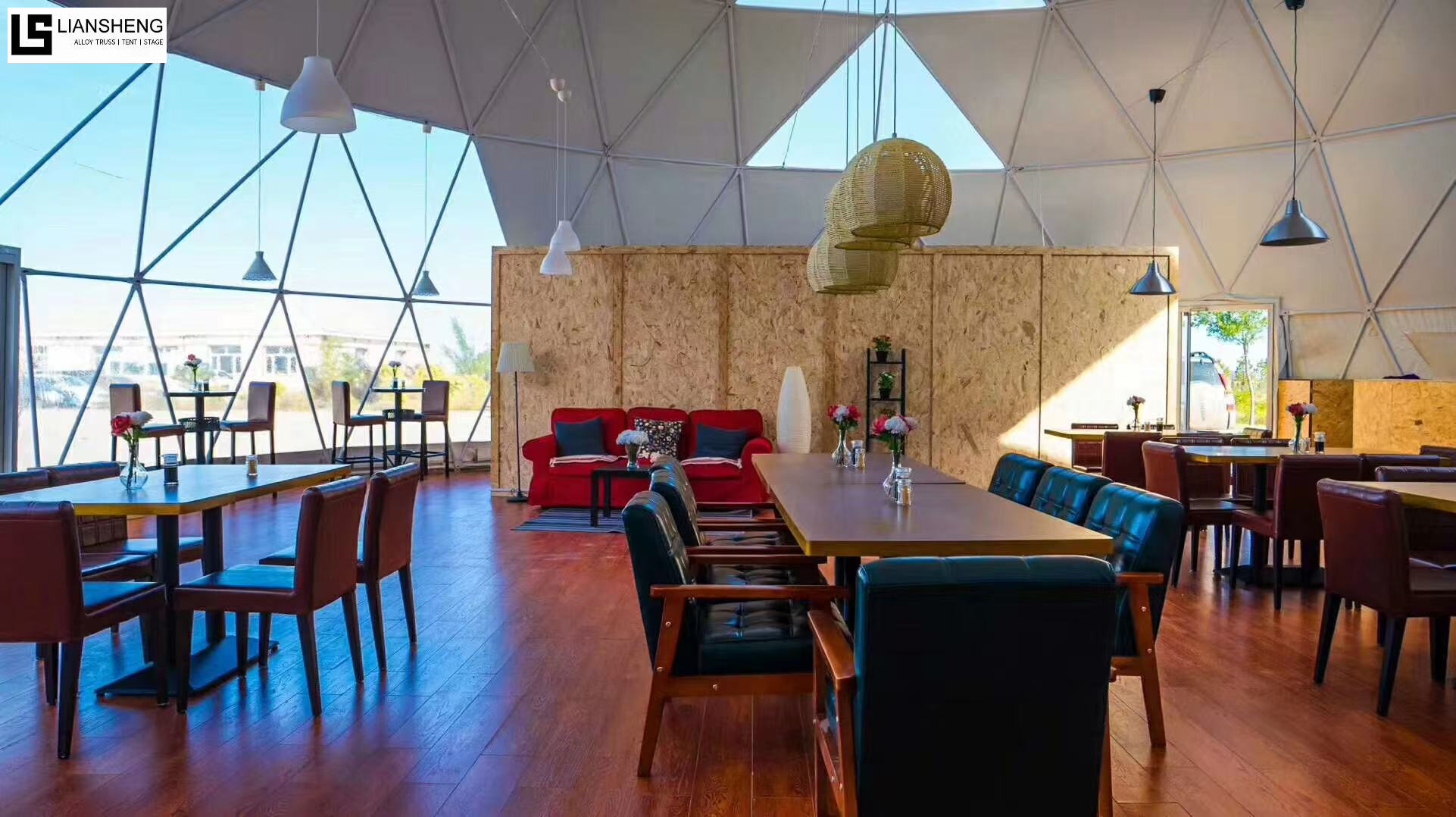 Carpa domo geodésica: estructura moderna y resistente para eventos al aire libre
